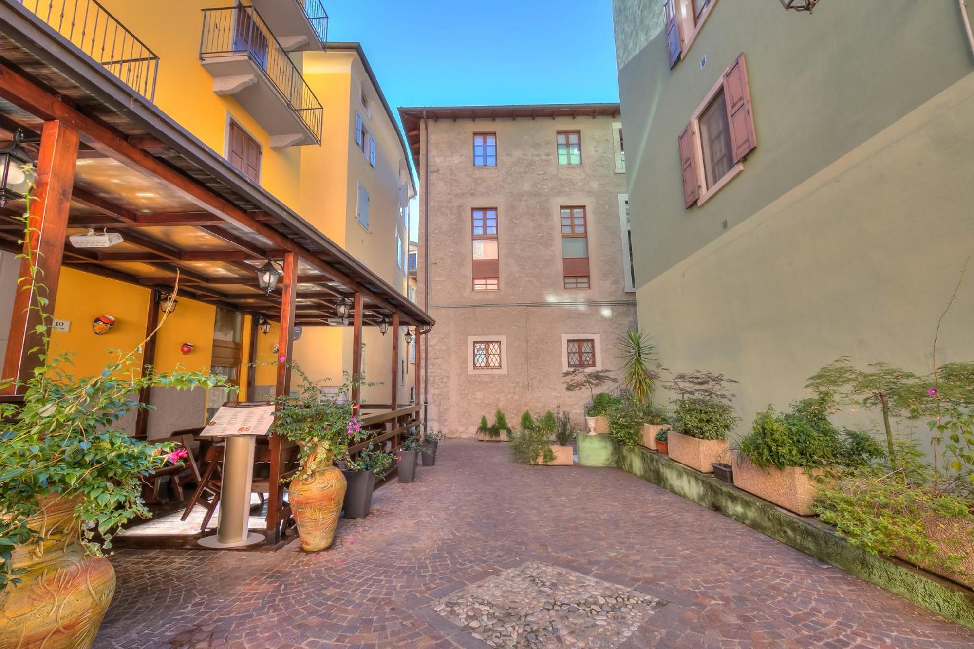 Casa Alpino Aparthotel ริวาเดลการ์ดา ภายนอก รูปภาพ